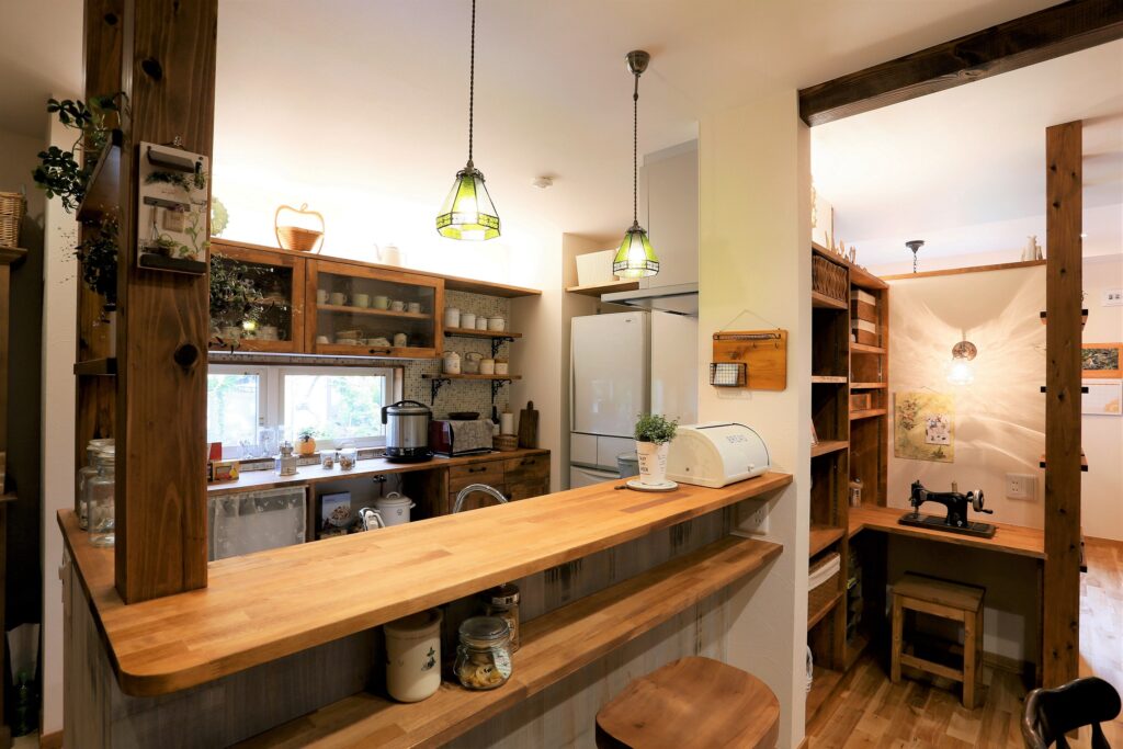 木のぬくもりに包まれる、カフェ風リノベーション